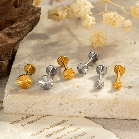 Boucles d'oreilles piercing minimalistes rondes en alliage de titane couleur or ASTM F136 pour femmes