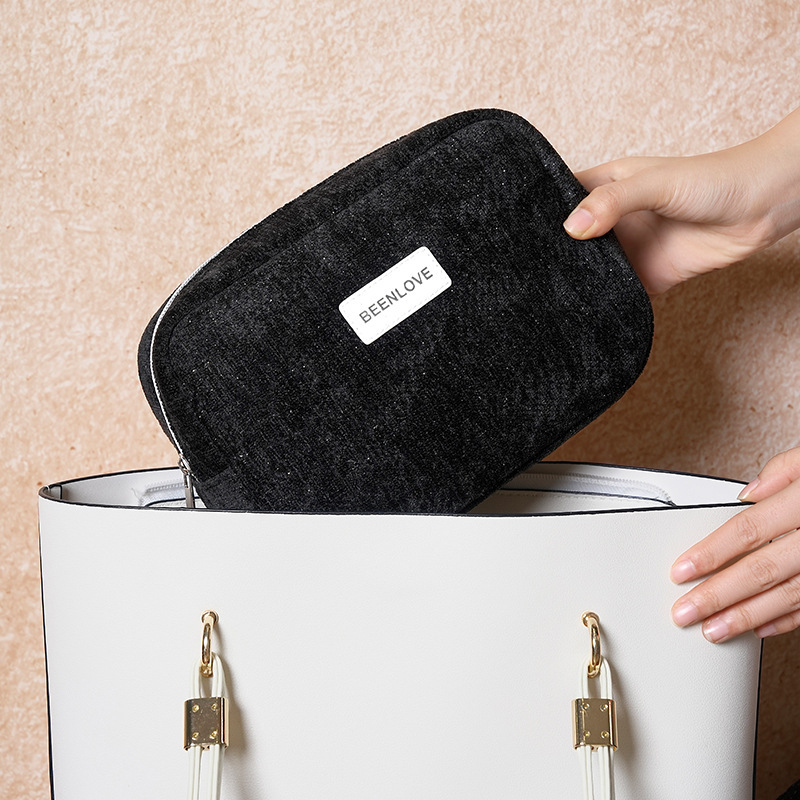 Trousse De Maquillage Unie Et Simple Image3