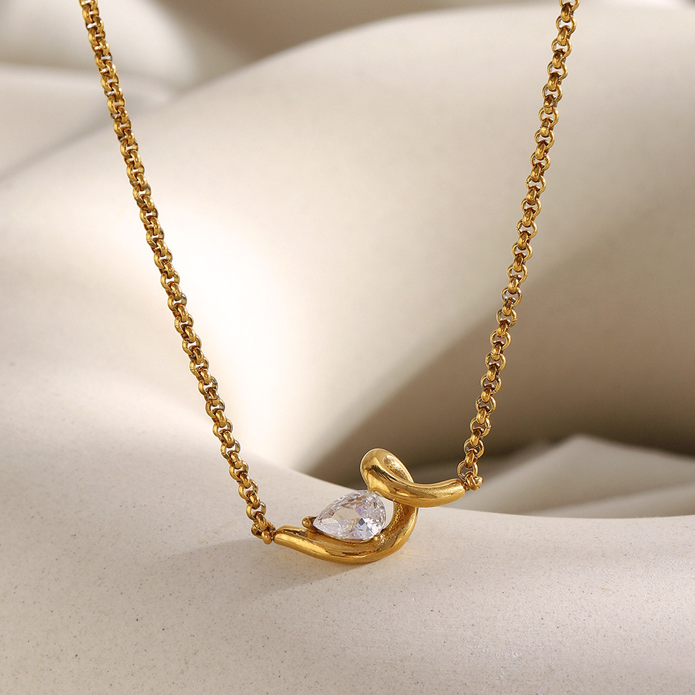 Collier Pendentif Simple En Acier Inoxydable Étanche Couleur Or Et Zircon Image3