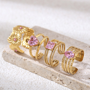 Bague En Acier Inoxydable Étanche Couleur Or Avec Pierre Précieuse En Zircon Et Motif Floral En Forme De Cœur h5 Image2