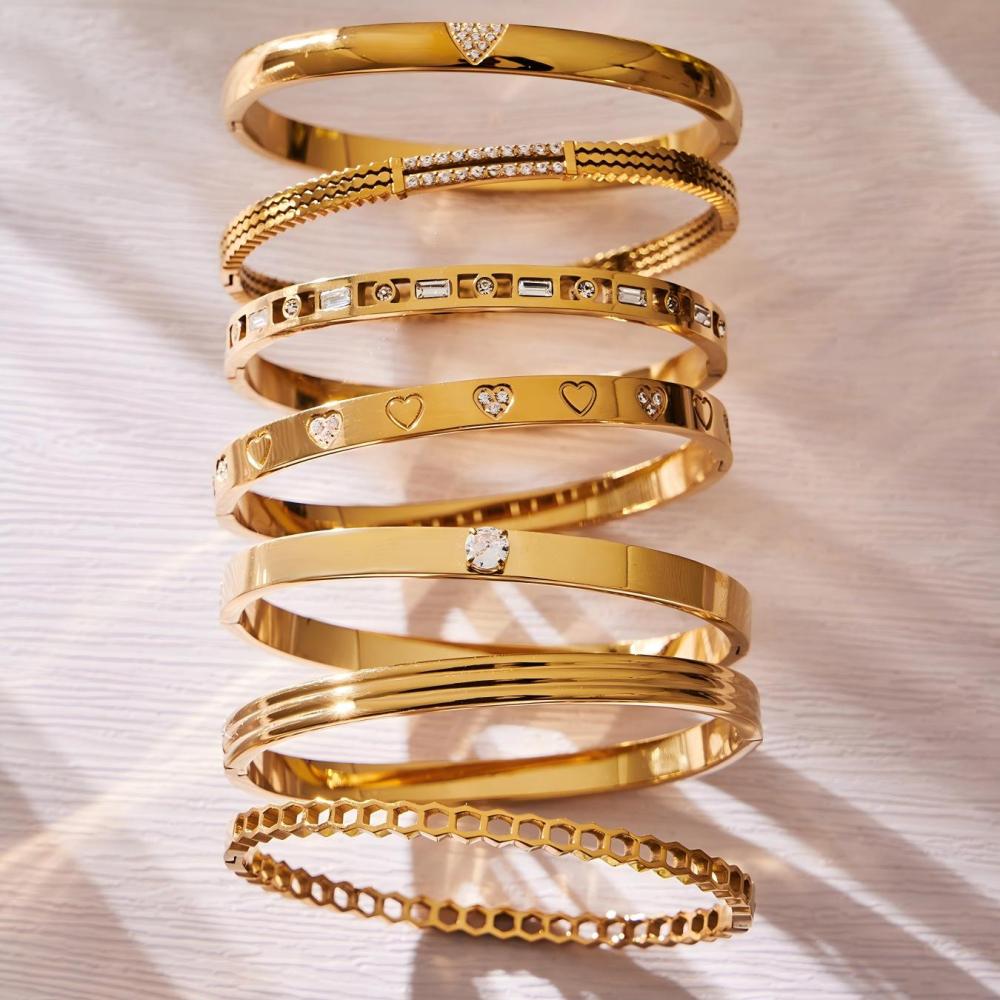 Bracelet Jonc Pour Femme En Acier Inoxydable Doré Ajouré Avec Cœur En Zircon Étincelant, Imperméable Et Anti-Ternissement Image4