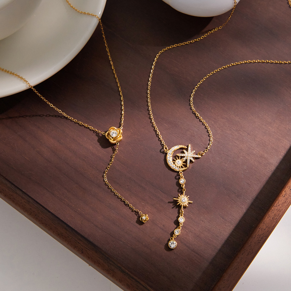 Colliers Pendentifs Pour Femmes En Acier Inoxydable Étanche Couleur Or Avec Étoile Et Lune Brillantes h5Image5
