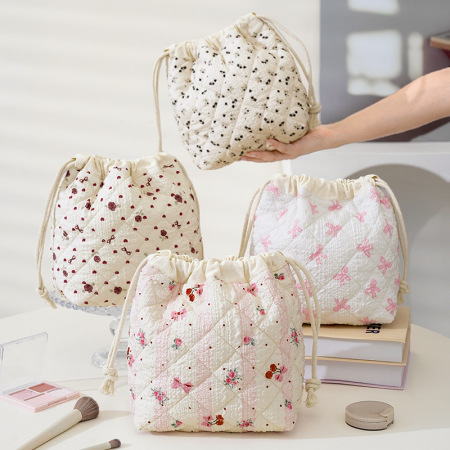 Trousse à maquillage à fermeture à sangle et motif floral doux 2