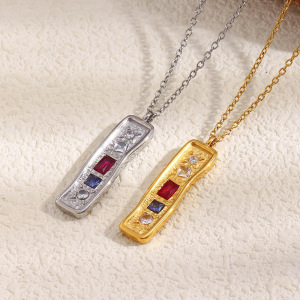 Collier Pendentif Rétro En Acier Inoxydable Étanche Couleur Or Et Zircon h5 Image4