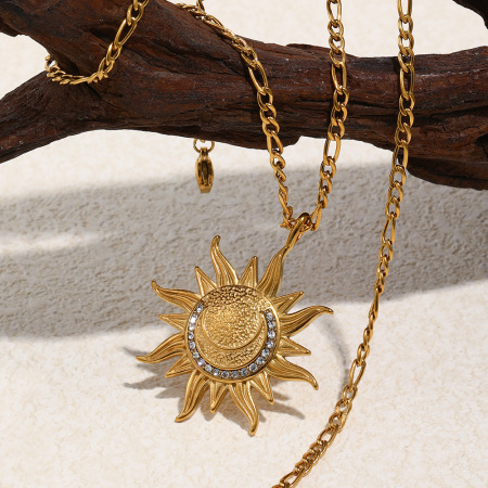 Collier pendentif rétro en acier inoxydable étanche couleur or, forme soleil