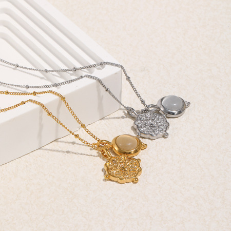 Collier avec pendentif en jade blanc et acier inoxydable étanche 2