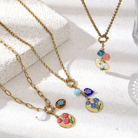 Collier pendentif en acier inoxydable étanche en forme de cœur et de lune, de couleur assortie 2