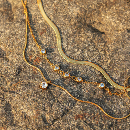 Collier à plusieurs rangs en acier inoxydable étanche couleur or et zircon