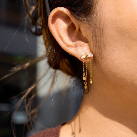 Boucles d'oreilles pendantes pour femme, ornées d'un joli nœud papillon et d'un pompon, en acier inoxydable, imperméables et anti-ternissement, avec zircon doré. 2