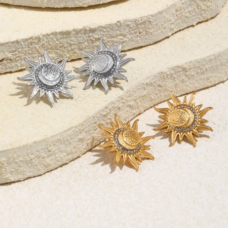 Boucles d'oreilles clous en acier inoxydable imperméables en forme de soleil