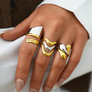 Bague Simple Series Daily Irregular Shape Lines En Acier Inoxydable Étanche Couleur Or h5 Image4