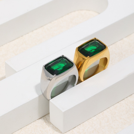 Bague carrée étanche en acier inoxydable et zircon émeraude. 2