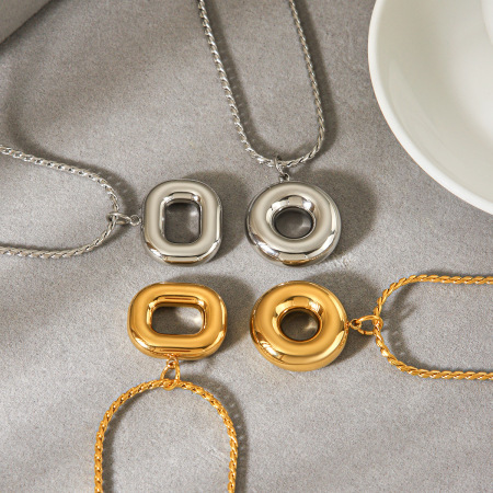 Colliers pendentifs rectangulaires pour femmes en acier inoxydable massif, étanches et anti-ternissement, couleur or 2