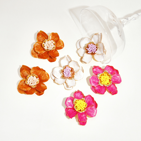 Boucles d'oreilles puces en fer pour femme, motif camélia, simples, romantiques et délicates.