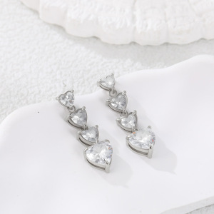Boucles D'Oreilles Pendantes Pour Femme En Or 18 Carats, En Forme De Cœur, Avec Pompon Et Zircone Cubique, Collection Light Luxury Series h5 Image4