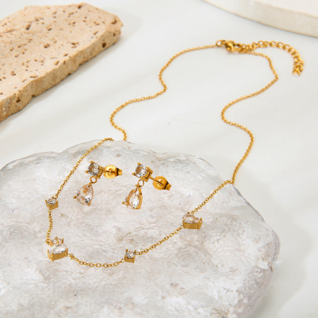 Ensembles de bijoux pour femmes Romantique, élégants et en forme de goutte, en acier inoxydable étanche, couleur or et zircon.