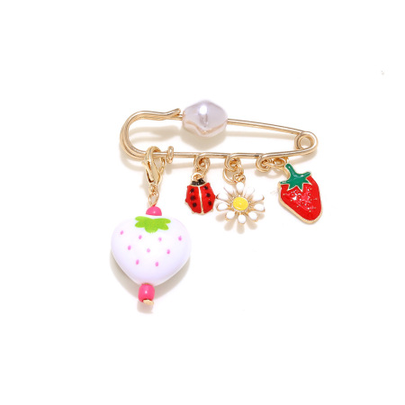 Broche mignonne en résine fraise 2