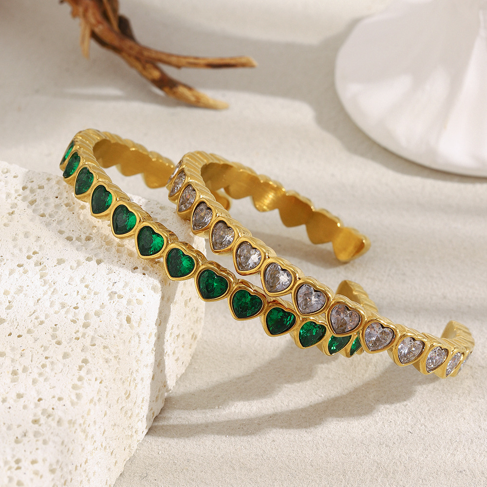 Bracelet Manchette De Luxe En Acier Inoxydable Doré Avec Zircon En Forme De Cœur, Étanche. Image4