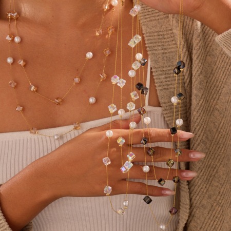 Collier long pour femme en résine dorée, composé de perles de forme irrégulière simple (cercle, rectangle)