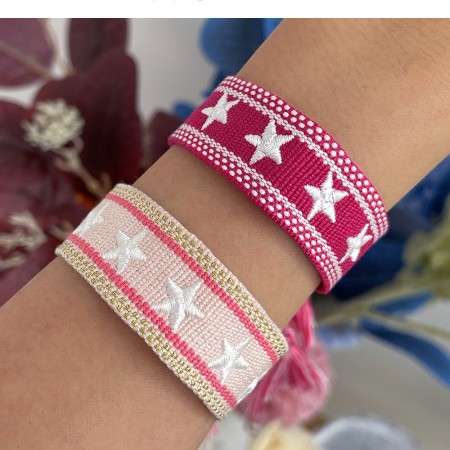 Bracelet brodé en forme d'étoile avec pompons