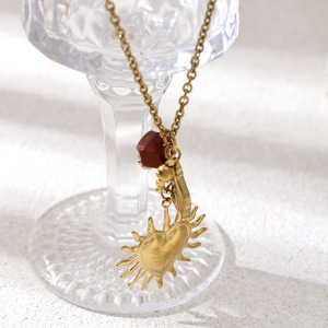Collier Pendentif Rétro En Forme De Cœur, En Acier Inoxydable Étanche, Couleur Or h5 Image4