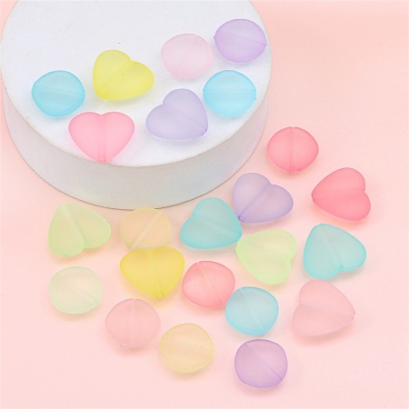 Perles acryliques en forme de cœur mignon de la série Simple
