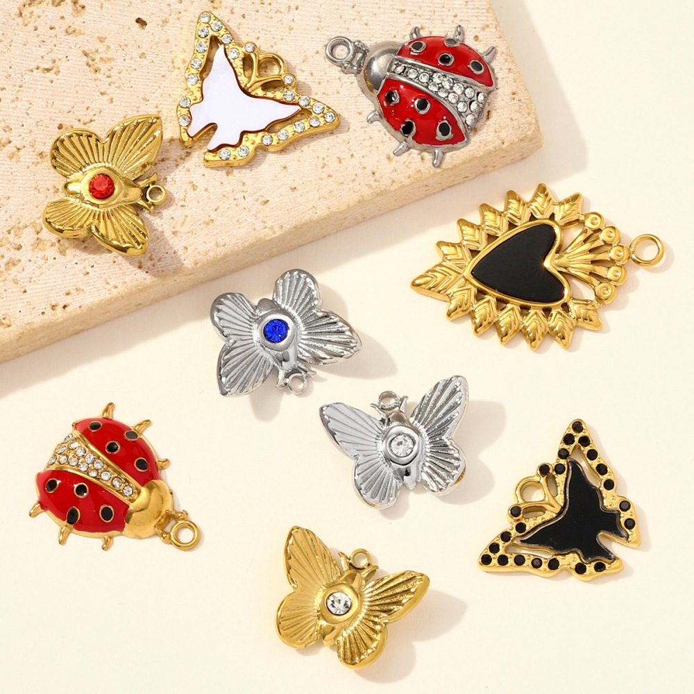 Pendentifs Pour Femmes En Acier Titane Doré Avec Zircon Et Motif Papillon Naturel Image4