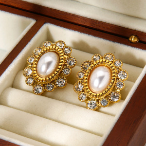 Boucles D'Oreilles Puces Élégantes Et Luxueuses En Acier Inoxydable Doré, Ornées De Zircon, Avec Motif Floral. h5 Image3