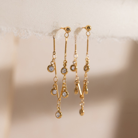 Boucles d'oreilles de soirée pour femmes, ornées de zircons dorés, imperméables et anti-ternissement, avec pompon raffiné.