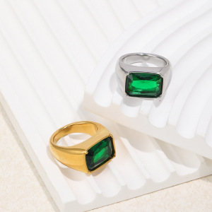 Bague Carrée Étanche En Acier Inoxydable Et Zircon Émeraude. h5 Image3