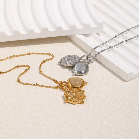 Collier avec pendentif en jade blanc et acier inoxydable étanche