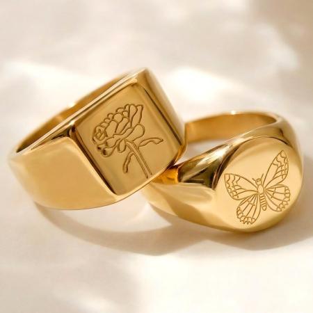Bague chevalière en acier inoxydable rainuré, ornée d'une fleur et d'un papillon, étanche et anti-ternissement, couleur or.