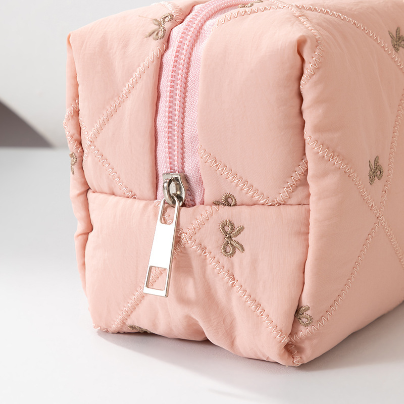 Trousse À Maquillage À Nœud Papillon Image6
