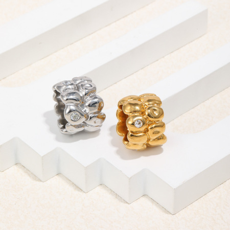 Bague imposante en acier inoxydable et zircon de forme irrégulière, étanche.