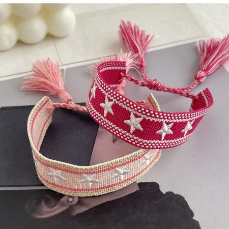 Bracelet brodé en forme d'étoile avec pompons 2