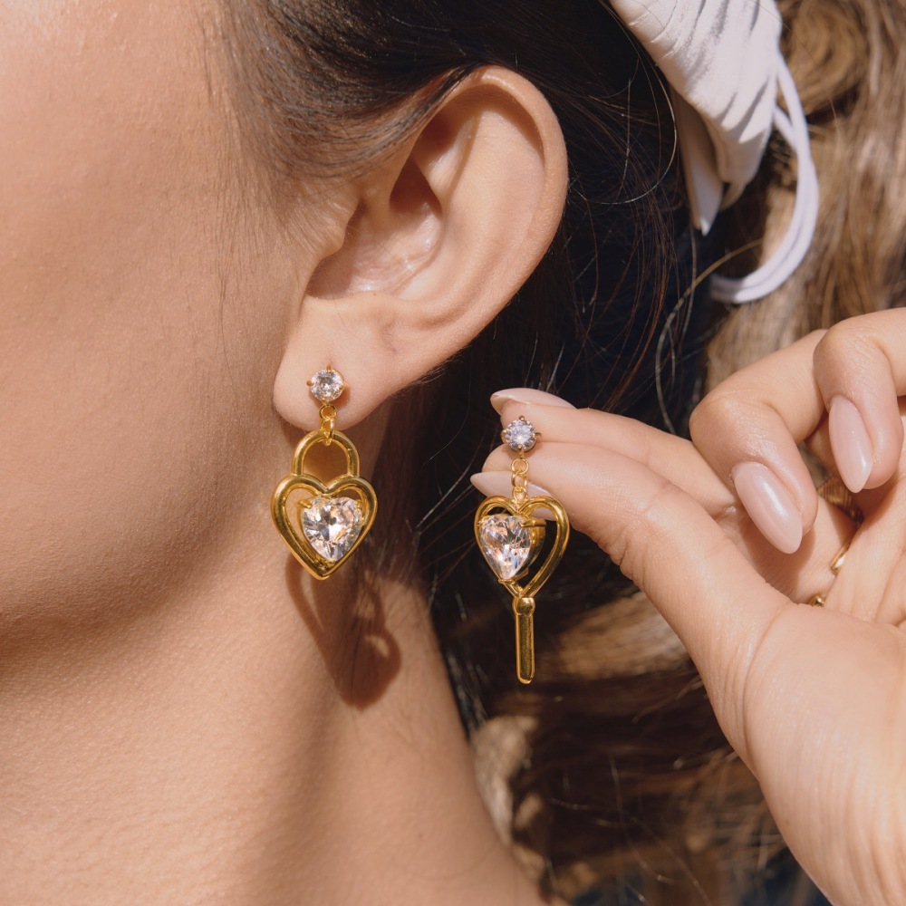 Boucles D'Oreilles Pendantes Pour Femme, En Acier Inoxydable Doré, Forme Cœur Romantique, Zircon, Étanches Et Anti-Ternissement. Image3