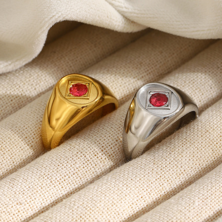 Bague chevalière rétro en acier inoxydable doré étanche avec zircon