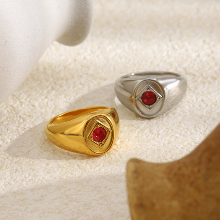 Bague chevalière rétro en acier inoxydable doré étanche avec zircon 2