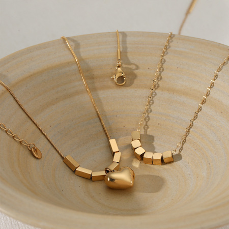 Colliers pendentifs pour femmes en acier inoxydable, couleur or, avec perles en forme de cœur simple 2