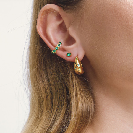 Boucles d'oreilles manchette pour femmes en acier inoxydable doré, ornées d'un zircon vert audacieux, imperméables et anti-ternissement