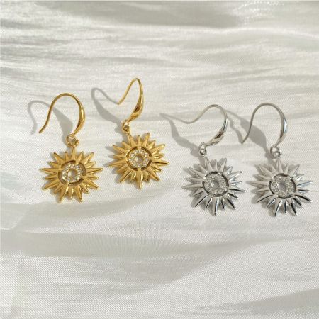 Boucles d'oreilles pendantes pour femme, style rétro soleil, en acier inoxydable, étanches, couleur or, ornées de strass.