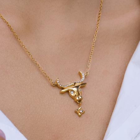 Colliers pendentifs classiques pour femmes, en acier inoxydable doré, imperméables et anti-ternissement, représentant une tête de bœuf 2