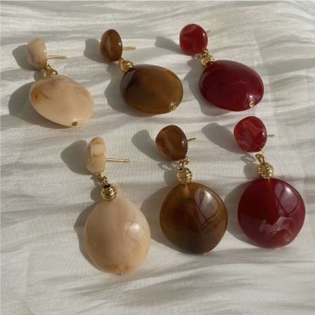 Boucles d'oreilles pendantes rétro en résine pour femmes 2