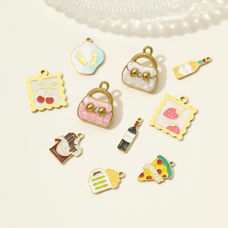 Pendentif femme simple, mignon et gourmand, en acier inoxydable, couleur or, étanche, avec motif alimentaire mignon (1 pièce) 2