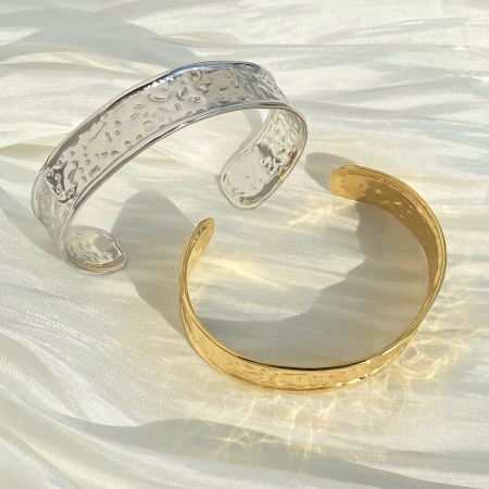 Bracelets manchettes pour femmes en acier inoxydable doré, motif martelé classique 2