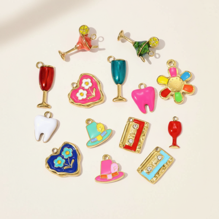 Pendentifs pour femmes en acier titane couleur or, en forme de verre à vin coloré 2