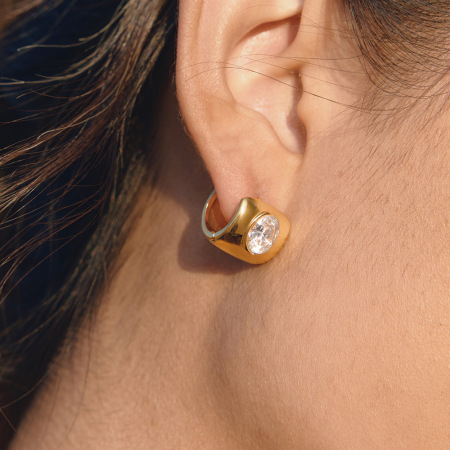 Boucles d'oreilles créoles élégantes pour femmes, en acier inoxydable doré avec zircon, étanches et anti-ternissement. 2