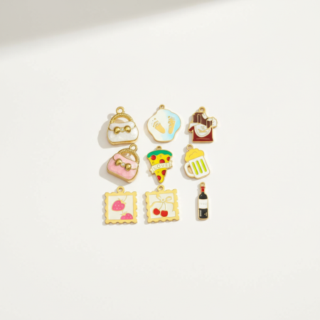 Pendentif femme simple, mignon et gourmand, en acier inoxydable, couleur or, étanche, avec motif alimentaire mignon (1 pièce)