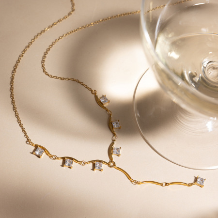 Colliers pendentifs pour femmes Daily Lines en acier inoxydable doré avec zircon, étanches et anti-ternissement
