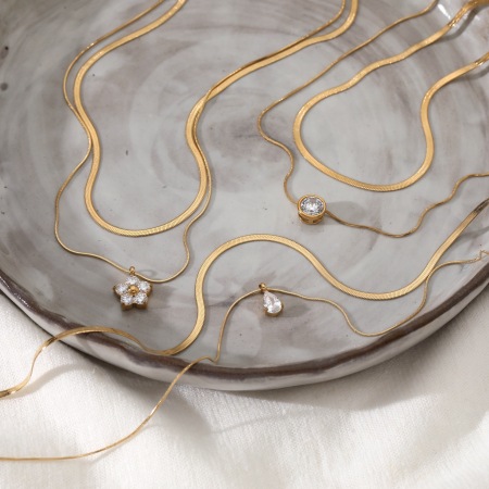 Colliers superposés pour femmes, en acier inoxydable étanche, ornés de zircon et de motifs floraux classiques en goutte d'eau 2